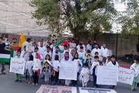 ایم ڈبلیوایم ملتان کی جانب سے غزہ میں جاری حالیہ اسرائیلی جارحیت سے شہید ہونے والے فلسطینی شہداءکی یاد میں چراغاں