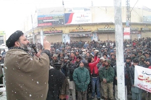 بلتستان:شدید سردی و برف باری کے باوجود سانحہ مستونگ کے خلاف احتجاجی دھر نا جاری