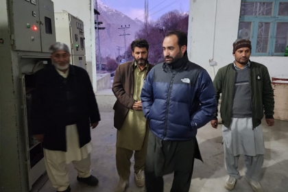 صوبائی وزیر کاظم میثم کا کچورا پاور ہاوس فیز فور کا دورہ ،گزشتہ دنوں ڈمیج ہونے والے چینل کی مرمت کےکام کا جائزہ