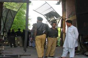 ڈیرہ اسماعیل خان:  جیل حملہ،بیگناہ شیعہ قیدی سمیت جاں بحق افراد کی تعداد 9 ہوگئی، 242 قیدی فرار