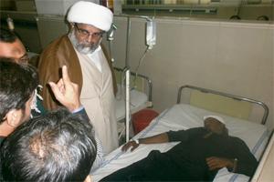 لاہور، علامہ راجہ ناصر عباس کی مجلس عزا پر فائرنگ کے زخمیوں کی عیادت
