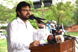 سانحہ پاراچنار کے ذمہ داروہ میڈیا ہاوُسزہیں جنہوں نے مبالغے پر مبنی رپورٹ شائع کرکے دہشت گردوں کو  یلغار کا موقع دیا،ناصرشیرازی