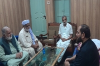 صوبائی آرگنائزر ایم ڈبلیوایم پنجاب علامہ علی اکبر کاظمی کی ضلعی صدر پاکستان تحریک انصاف صاحبزادہ سید فیض الحسن شاہ گیلانی کی والدہ محترمہ کے انتقال پر تعزیت
